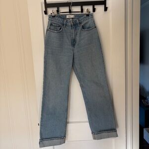 Abercrombie & Fitch The 90’s Relaxed Jean Light Wash